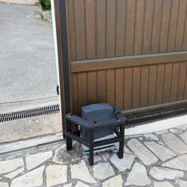 Nouvelle motorisation CAME BXV400 à Cagnes-sur-Mer Motorisation CAME BXV400 installée sur un portail coulissant à Cagnes-sur-Mer