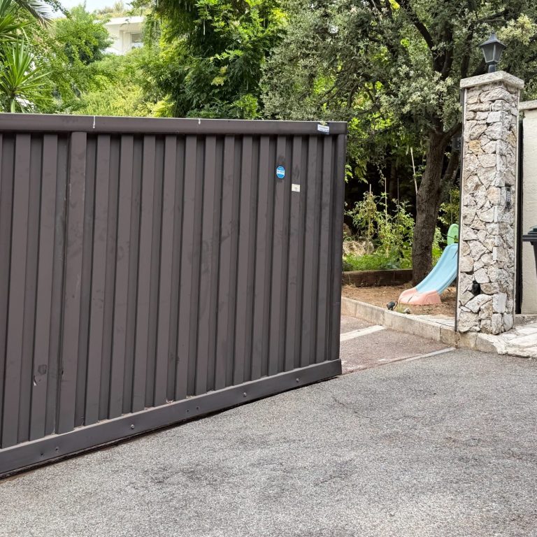 Installation d’une motorisation de portail en pente à Nice Gairaut Motorisation d’un portail battant installé sur une forte pente à Nice Gairaut
