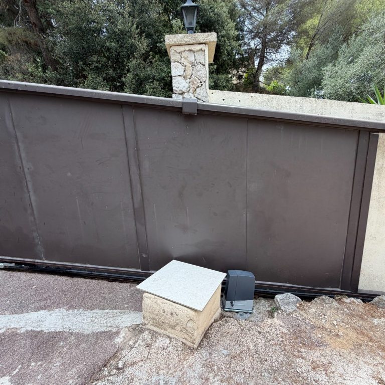 Résultat de l’installation d’un portail automatique à Nice Portail automatique motorisé après installation à Nice quartier Gairaut